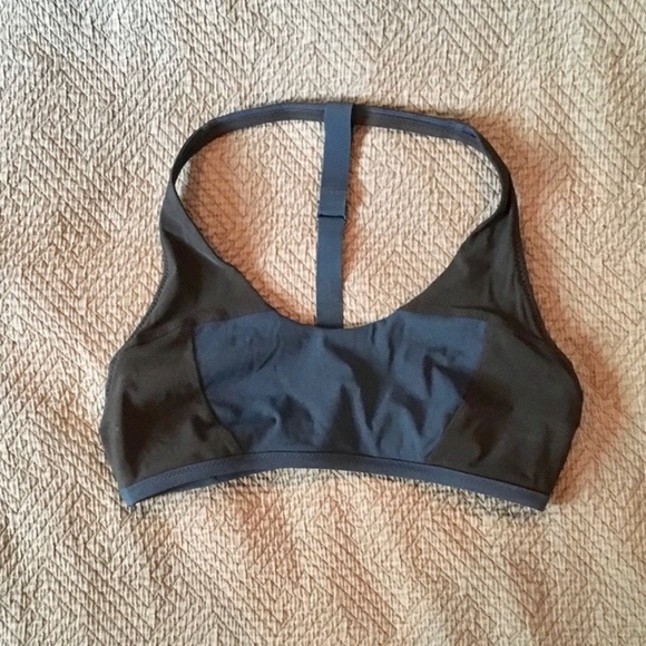 ❗️ 𝐅𝐈𝐍𝐀𝐋 𝐏𝐑𝐈𝐂𝐄 𝗗𝗢𝗡𝗔𝗧𝗜𝗡𝗚 𝟔/𝟭 LULULEMON Sᴘᴏʀᴛs Bʀᴀ ᴍᴇᴅɪᴜᴍ 6 - Picture 1 of 3